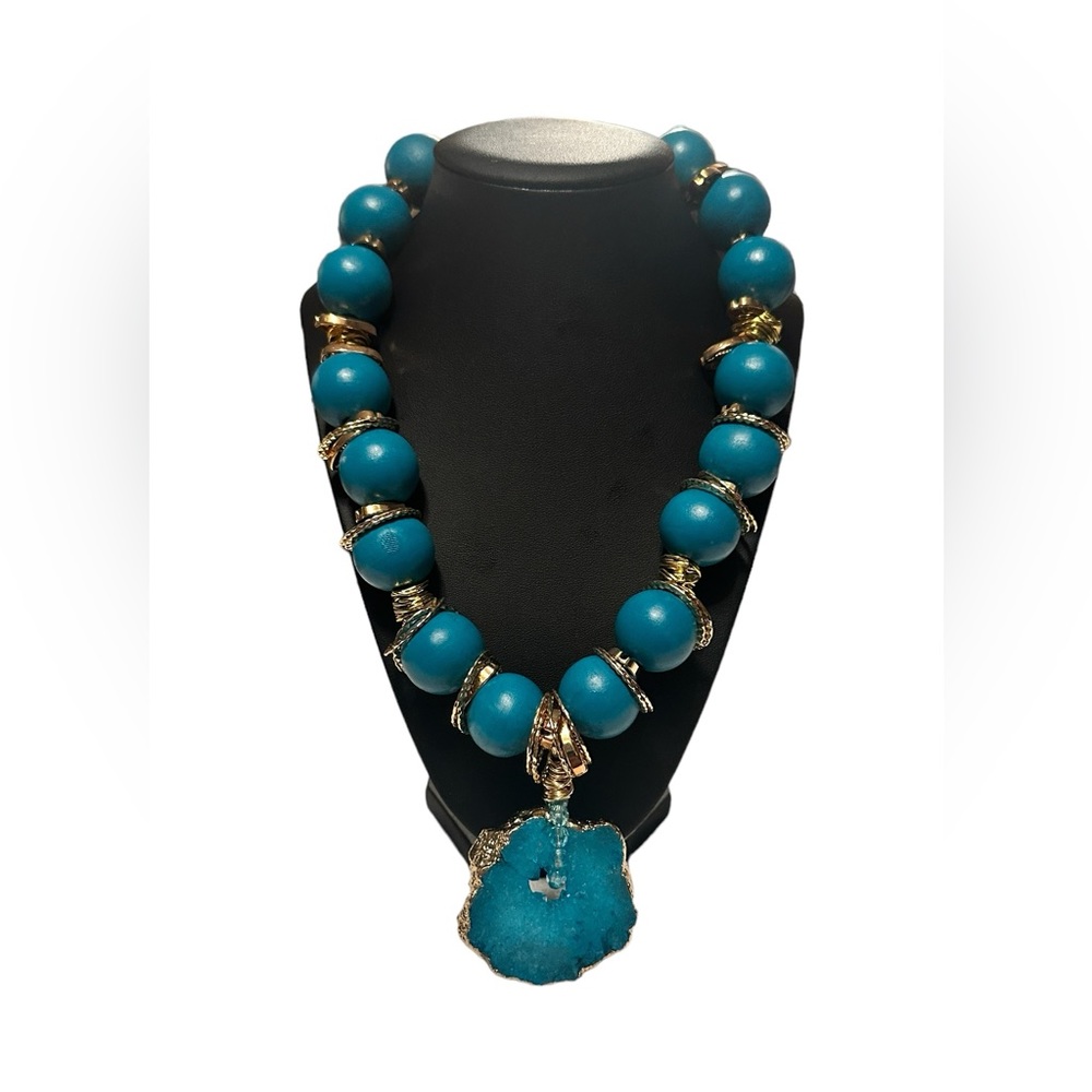 Elegant Blue and Gold Necklace